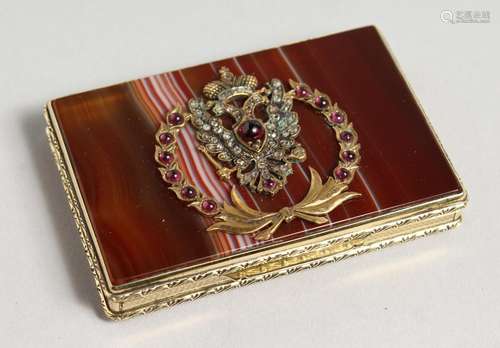 A SUPERB RUSSIAN 14CT GOLD AND AGATE SNUFF BOX, the lid with...