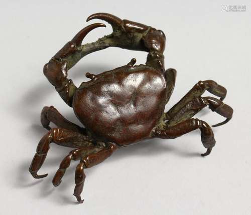 A LARGE JAPANESE BRONZE CRAB. 4ins long.