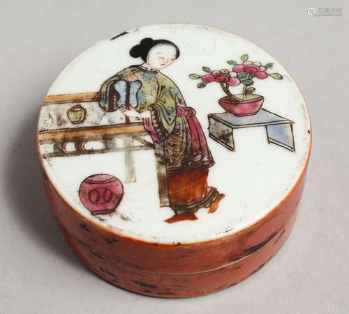 A SMALL CHINESE PORCELAIN CIRCULAR BOX AND COVER. 2.5ins.