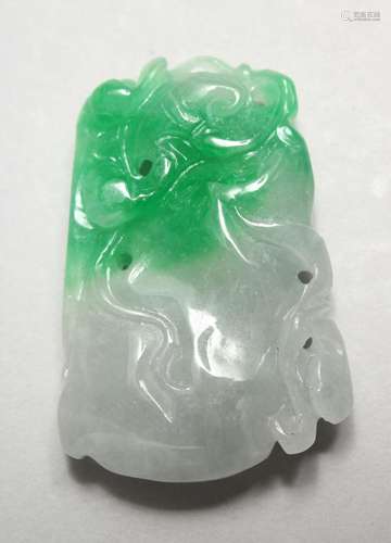 A SMALL CHINESE CARVED JADE PENDANT. 2ins x 1.5ins.