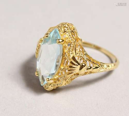 A SILVER AND GOLD TOPAZ SET RING.