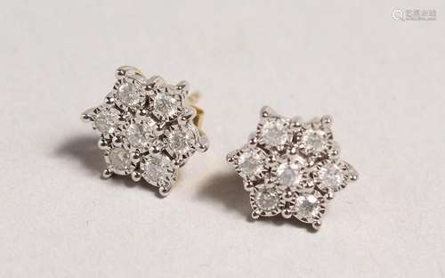 A GOOD PAIR OF 9CT GOLD AND DIAMOND CLUSTER EARRINGS.