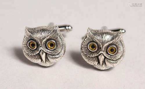 A PAIR OF SILVER OWL CUFFLINKS.