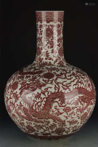 清乾隆-釉裡紅花卉纏枝龍紋天球瓶