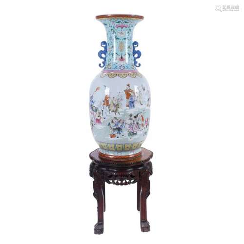 LARGE CHINESE VASE, PROBABLY FROM THE REPUBLIC, 1912-1949.