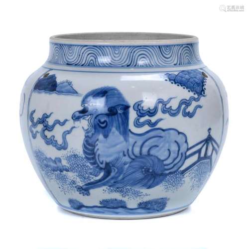 CHINESE VASE, PROBABLY 18TH CENTURY.