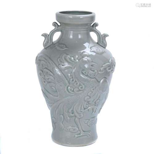 CHINESE VASE, MID 20TH CENTURY.