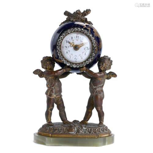 SMALL FRENCH CLOCK, EARLY 20TH CENTURY.