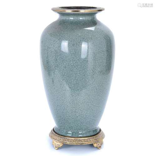 SPANISH VASE, MID 20TH CENTURY.