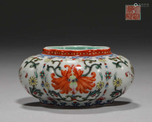 Qing Dynasty - A box with Twisted Branches