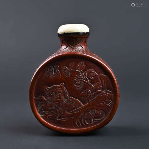 Carved Lacquer Gourd Snuff Bottle