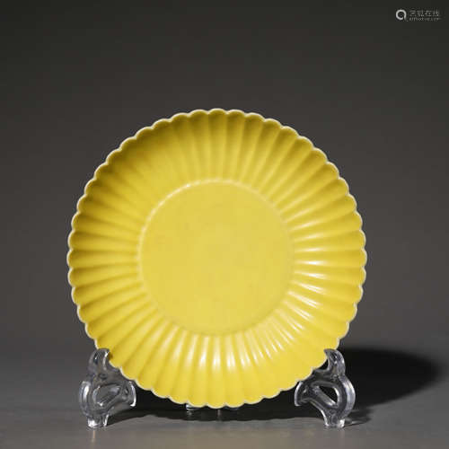 Yellow Glaze Chrysanthemum Plate