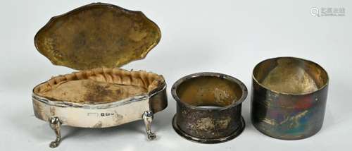 An Edwardian silver ring-box with padded silk lining