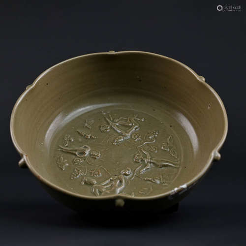 Celadon Glaze Figure Lobed Bowl