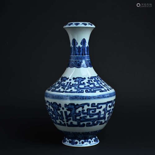 Blue and White Dragon Garlic-mouth Bottle Vase