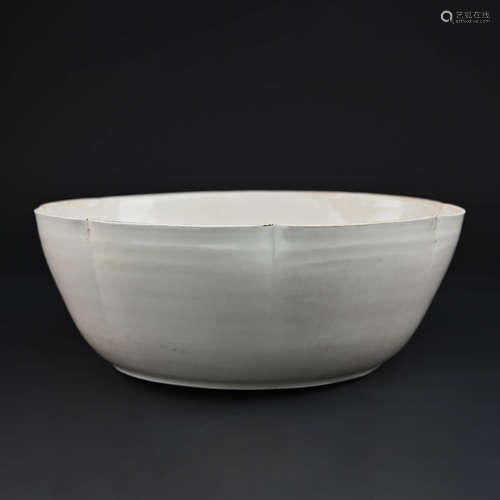 Ding Kiln Incised Dragon Lobed Bowl