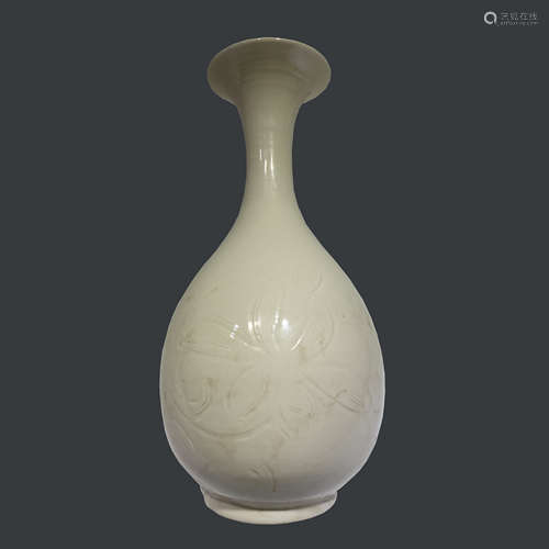 Ding Kiln Incised Lotus Yuhuchunping