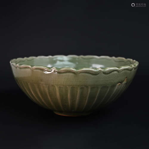 Longquan Kiln Lobed Bowl