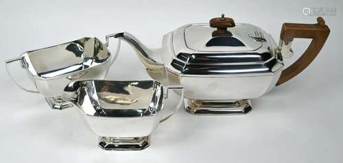 Three-piece tea service