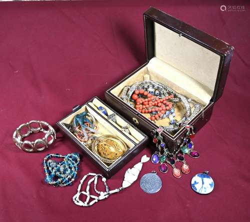 A brown leather jewel case including collection of