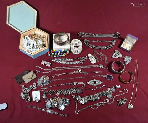 Collection of vintage and later costume jewellery