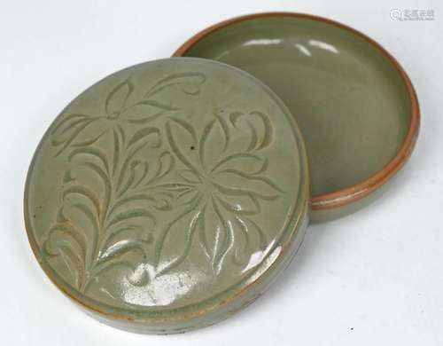 A Chinese celadon-glazed circular box and cover