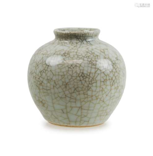 Chinese Crackle Glazed Porcelain Pot