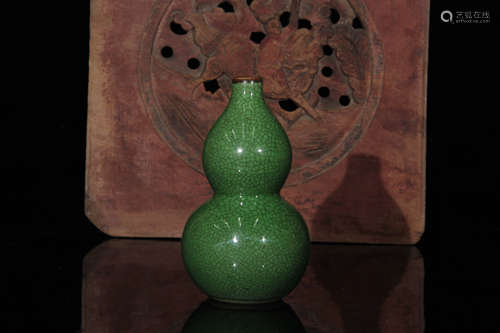 A Green Glaze Porcelain Gourd Bottle