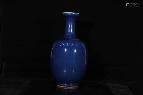 A Blue Glaze Porcelain Vase