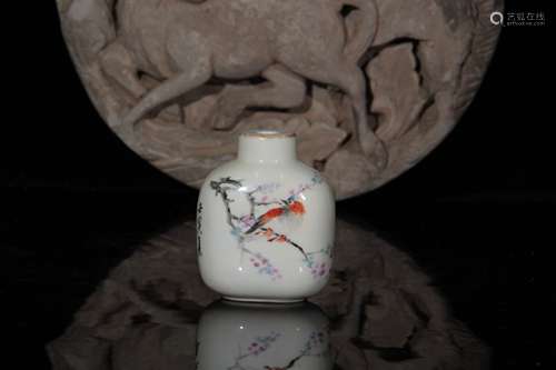 A Flower And Bird Pattern Porcelain  Snuff  Bottle