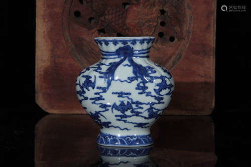 A Blue And White Fushou Pattern Porcelain Vase