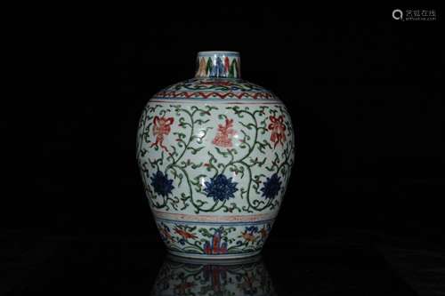 A Five Colored Lotus Pattern Porcelain Jar