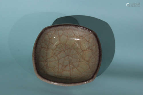 A Ge Yao Porcelain Plate