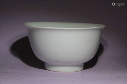 A White Glaze Porcelain Bowl