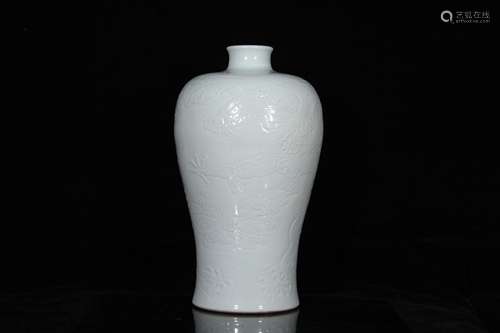 A White Glaze Dragon Pattern Porcelain Plum Vase