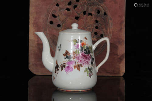 A Chrysanthemum Pattern Porcelain Tea Pot