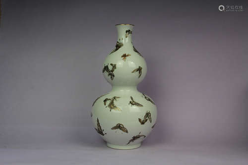 A White Base Gilt Butterfly Porcelain Gourd Bottle