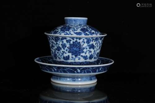 A Blue And White Lotus Flower Pattern Lid Cup