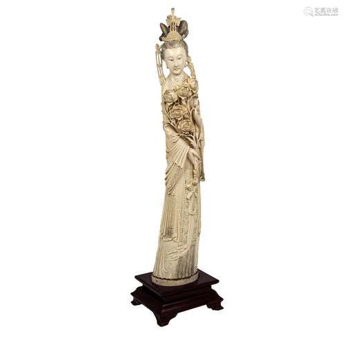 Große Guanyin-Figur aus Elfenbein. CHINA, um 1910 (späte Qin...