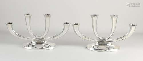 Set silver candlesticks