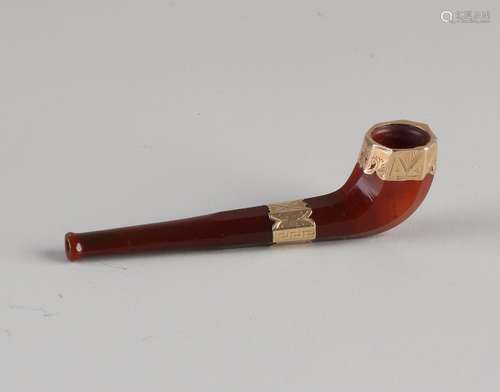 Cornelian pipe with gold work