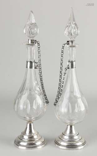 Set decanters with silverware