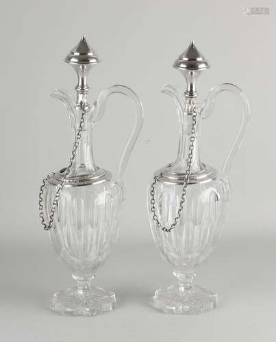 Set decanters with silverware