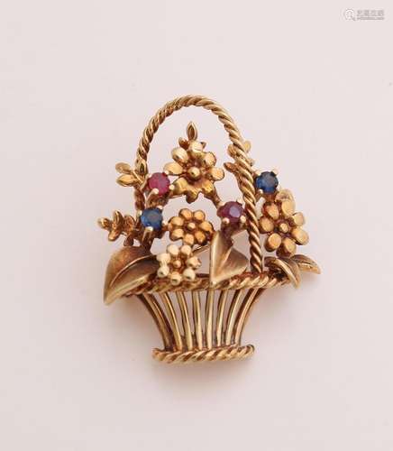 Gold brooch with flower basket