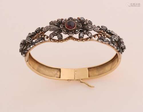 Gold bracelet with garnet and diamond