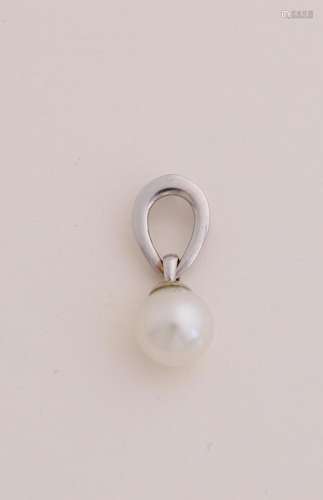 White gold pendant with pearl