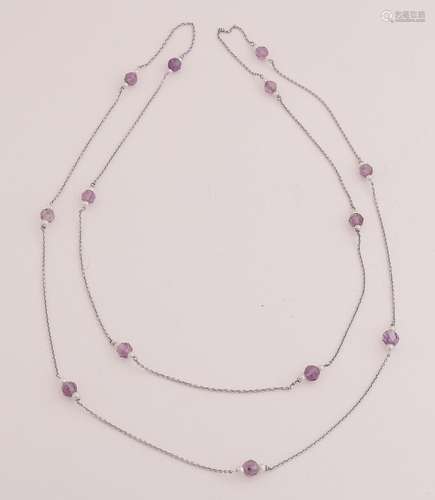 White gold necklace with amethyst