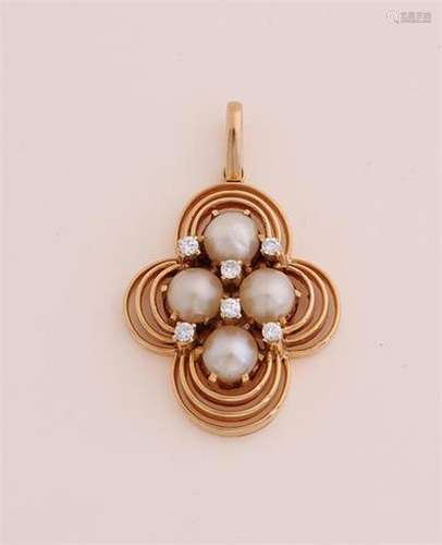 Gold pendant with diamond and pearl