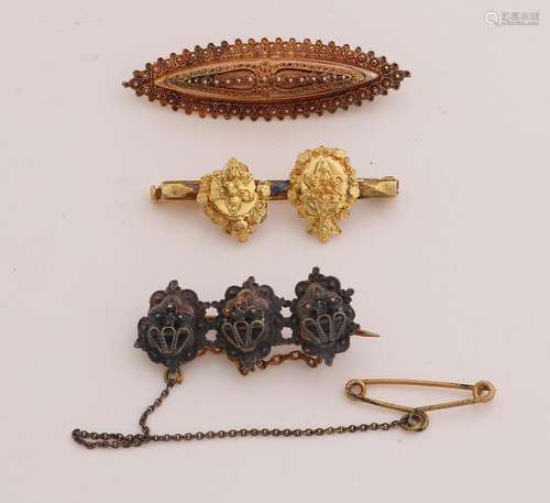 Gold brooches, 3x