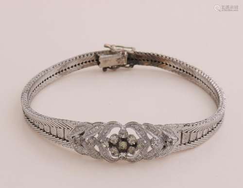 Silver bracelet with zirconia